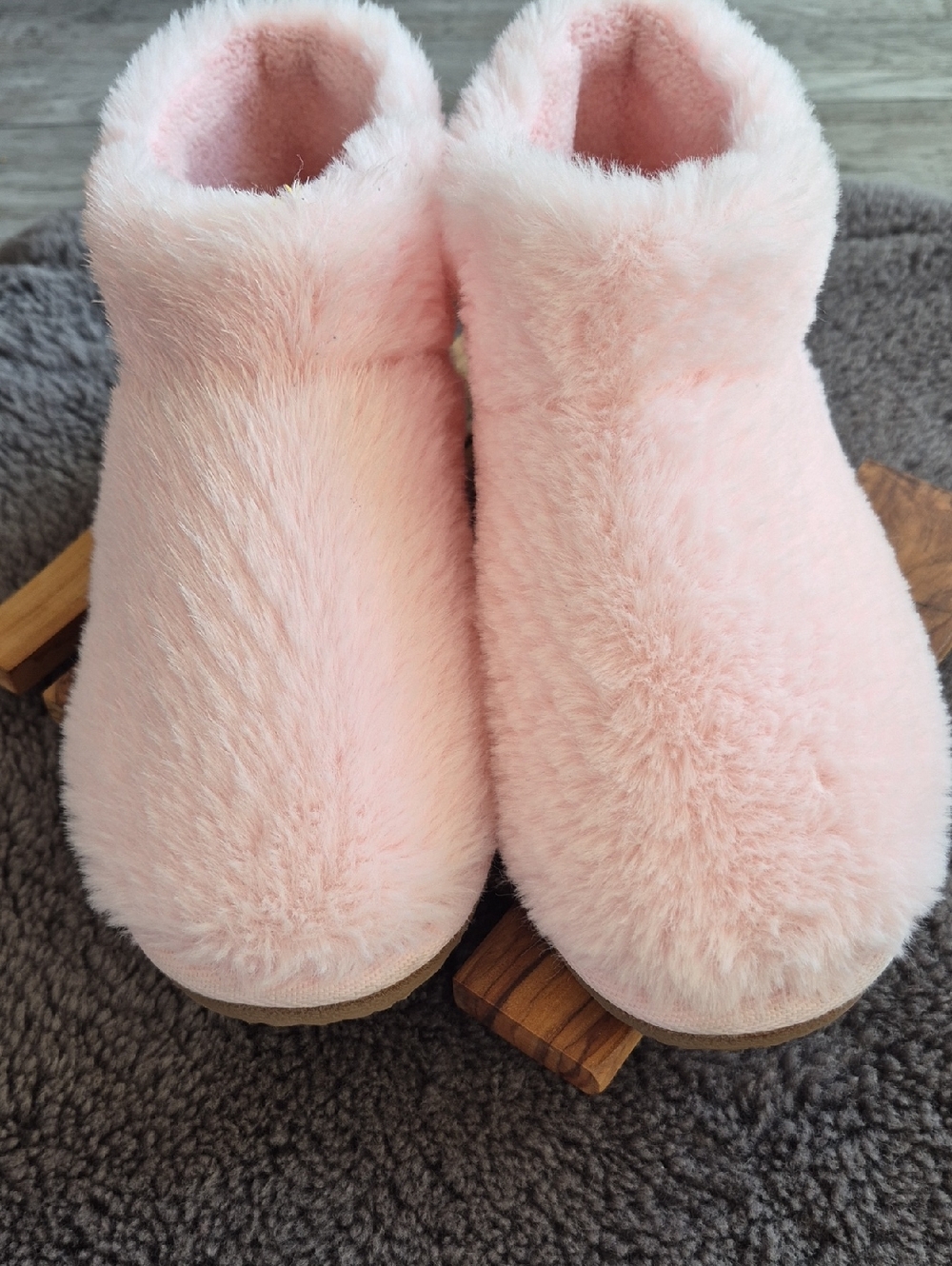 Lucky Brand Women's Soft Pink Fuzzy Bootie Slippers